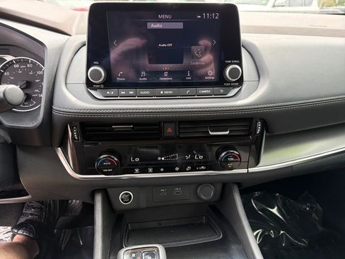 Used 2022 Nissan Rogue SV image 26