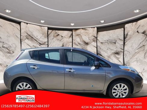 Used 2015 Nissan Leaf S FWD image 9
