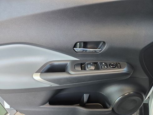 Used 2023 Nissan Kicks SR w/ SR Premium Package FWD image 22