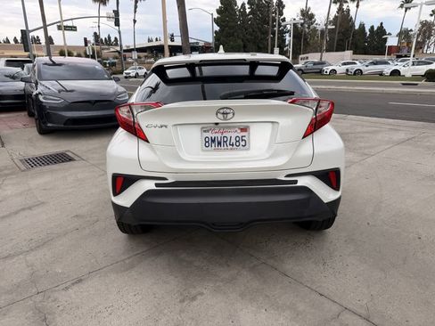 Used 2019 Toyota C-HR LE FWD image 5
