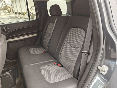 Used 2011 Chevrolet HHR LS image 15