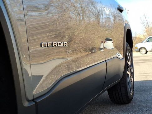 Used 2023 GMC Acadia SLE w/ Driver Convenience Package image 34