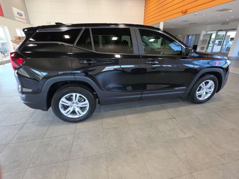 Used 2024 GMC Terrain SLE w/ LPO, Floor Liner Package FWD image 6