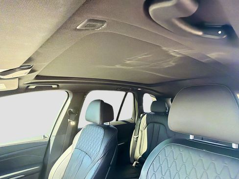 Used 2025 BMW X5 xDrive50e image 28