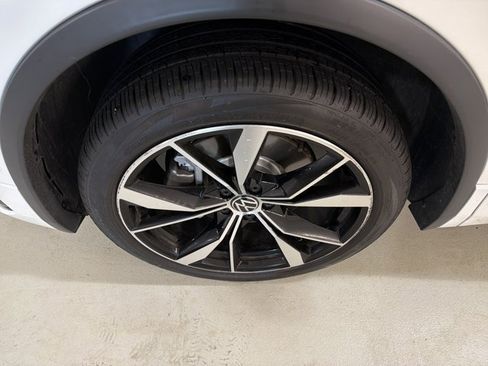 Certified 2023 Volkswagen Tiguan SEL R-Line AWD/4WD image 11