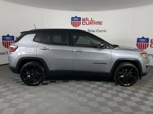 Used 2019 Jeep Compass Latitude image 2