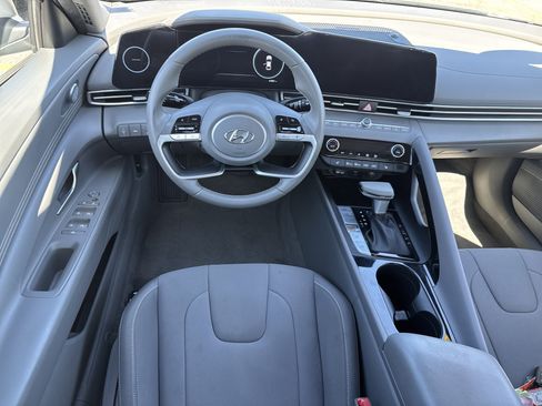 Used 2023 Hyundai Elantra SEL w/ Convenience Package FWD image 7