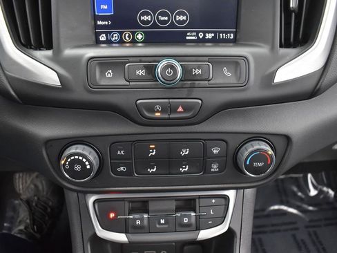 Used 2024 GMC Terrain SLE image 22