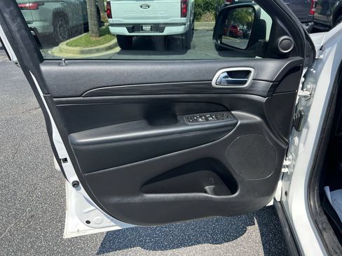Used 2021 Jeep Grand Cherokee Laredo X RWD image 14