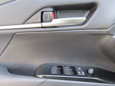 Used 2025 Toyota Camry SE image 22