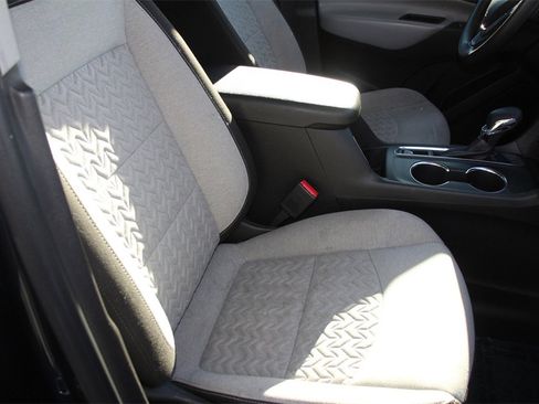 Used 2022 Chevrolet Equinox LS image 28