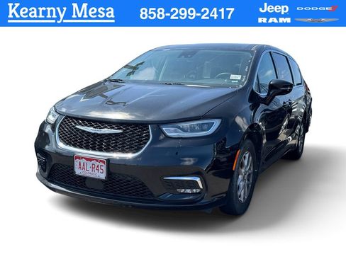 Used 2024 Chrysler Pacifica Touring-L FWD image 1