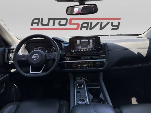 Used 2022 Nissan Pathfinder SL AWD/4WD image 17