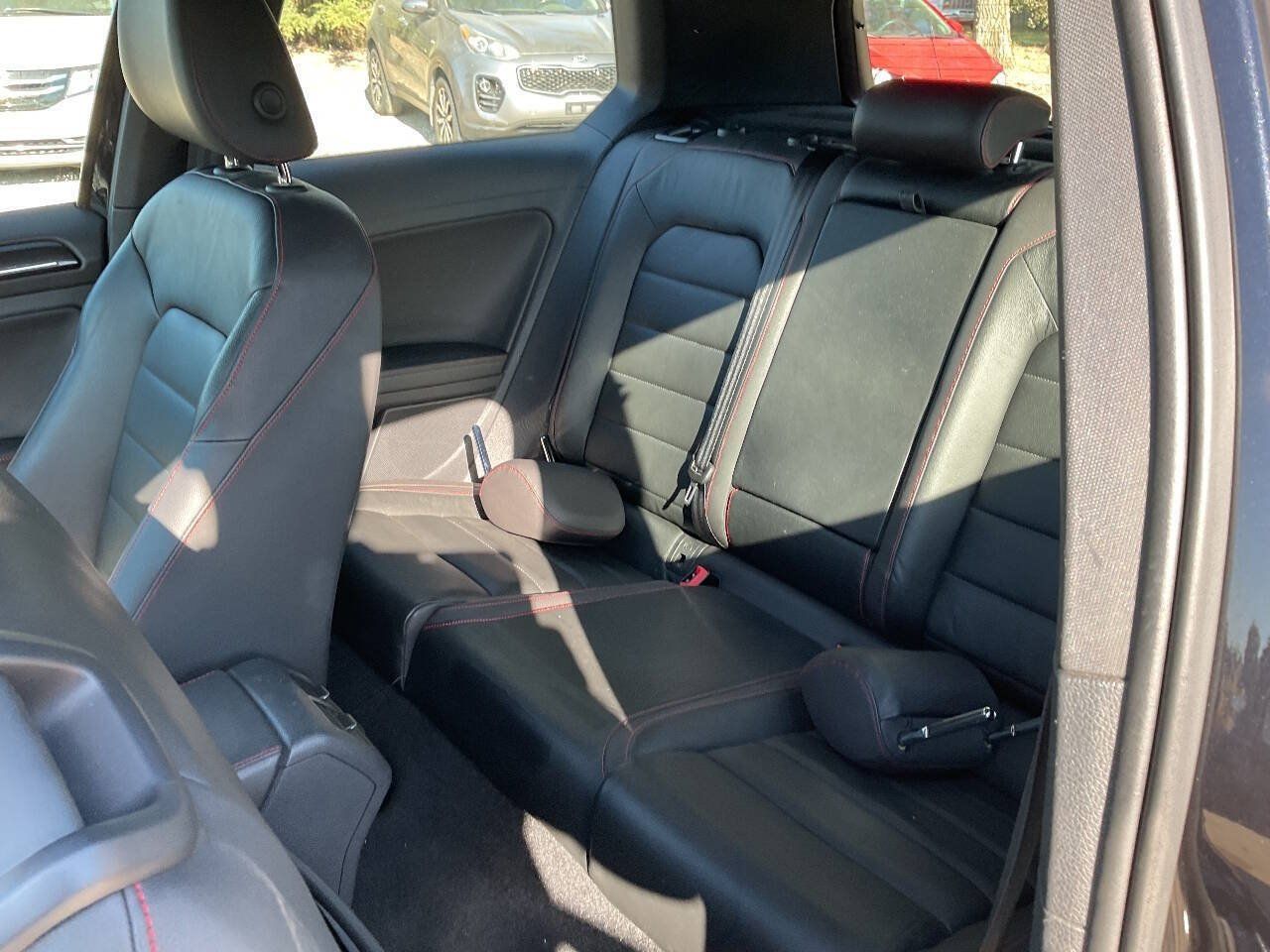 Used 2015 Volkswagen GTI SE FWD image 11