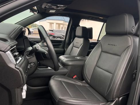 Used 2021 GMC Yukon Denali w/ Denali Premium Package RWD image 14