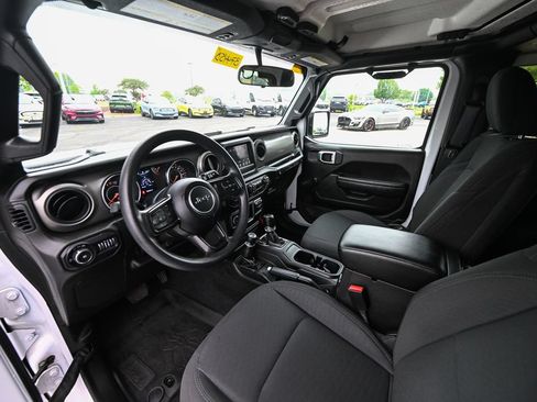 Used 2022 Jeep Wrangler Sport AWD/4WD image 17