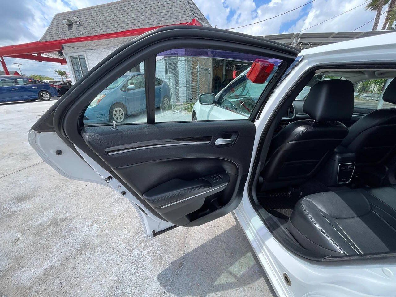 Used 2015 Chrysler 300 Limited RWD image 6