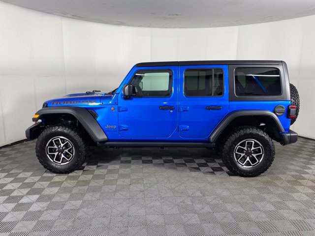Used 2025 Jeep Wrangler Unlimited Rubicon w/ Convenience Group AWD/4WD image 10