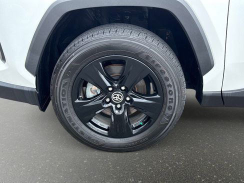 Used 2023 Toyota RAV4 XLE AWD/4WD image 11