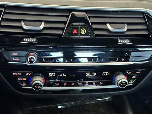 Used 2021 BMW 530e w/ Convenience Package image 19