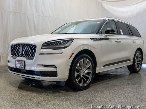 Used 2023 Lincoln Aviator Grand Touring w/ Equipment Group 301A AWD/4WD image 2
