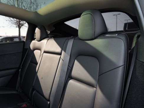 Used 2024 Tesla Model Y Performance image 29