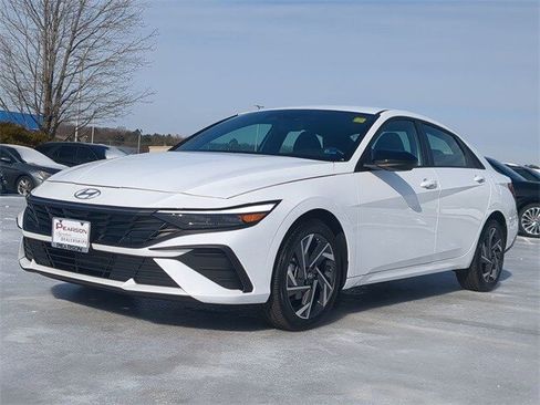 Certified 2025 Hyundai Elantra Sport image 7