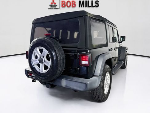 Used 2018 Jeep Wrangler Unlimited Sport S AWD/4WD image 7