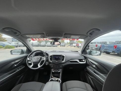 Used 2024 GMC Terrain SLE image 28