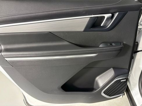 Used 2025 Buick Enclave Preferred image 35