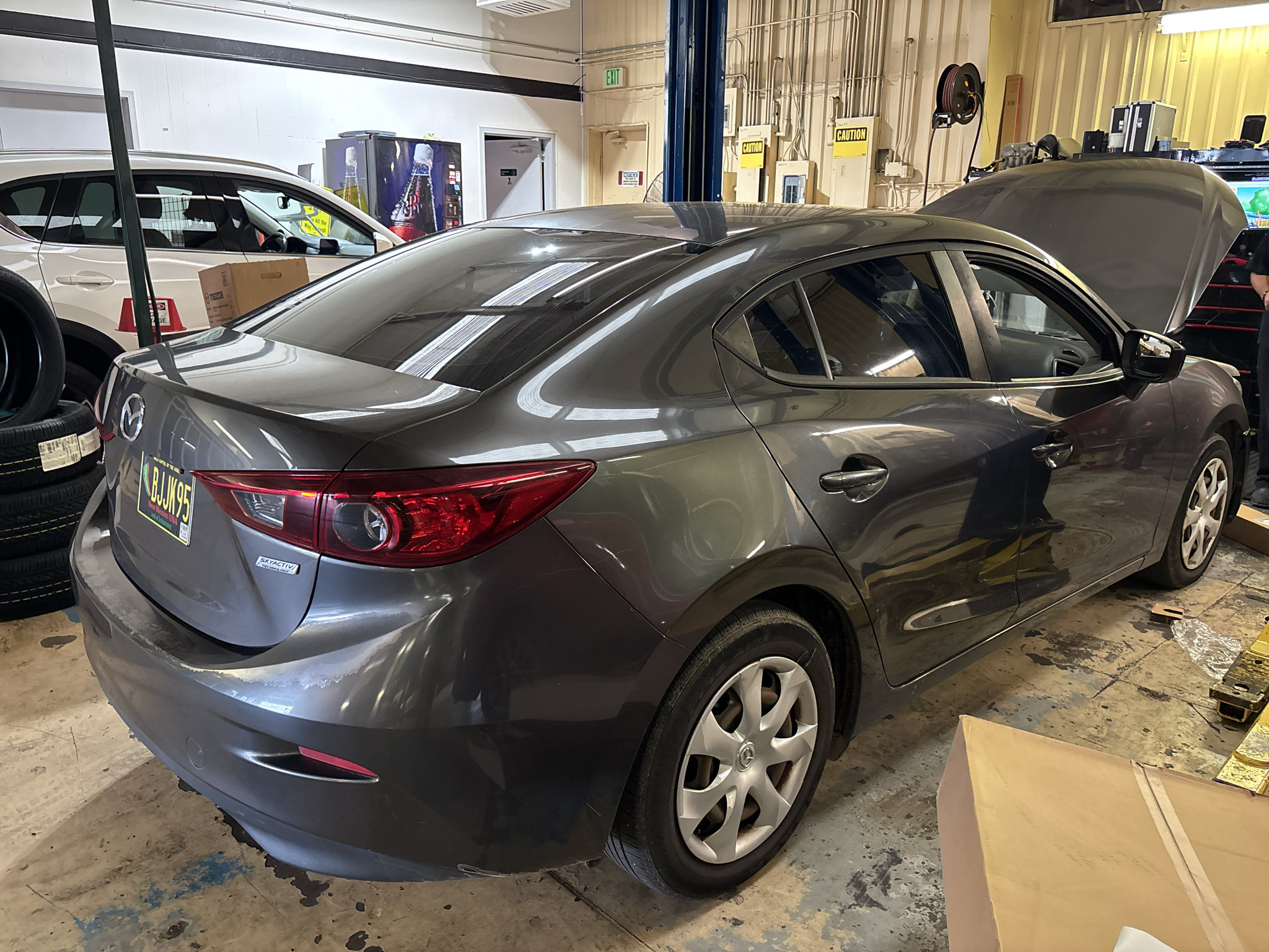 Used 2017 MAZDA MAZDA3 Sport FWD image 3