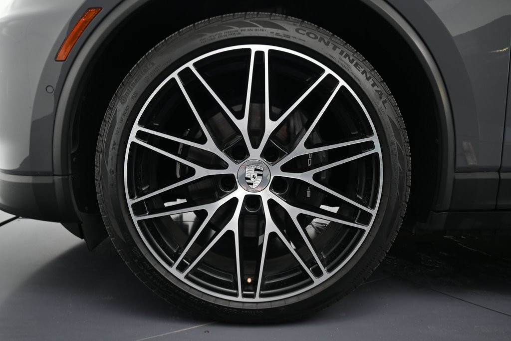 Certified 2025 Porsche Macan 4 Electric AWD/4WD image 42