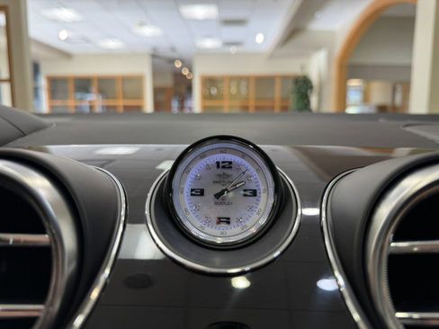 Used 2020 Bentley Bentayga V8 image 29