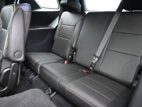 Used 2023 Chevrolet Traverse Premier image 11