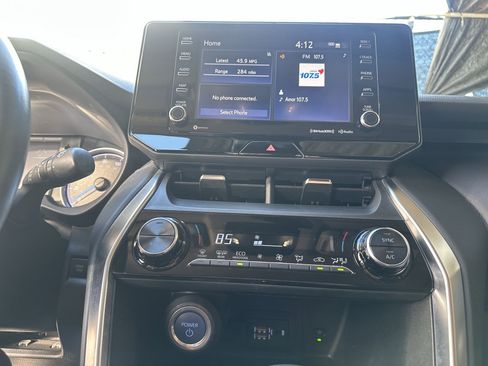 Used 2022 Toyota Venza LE image 20