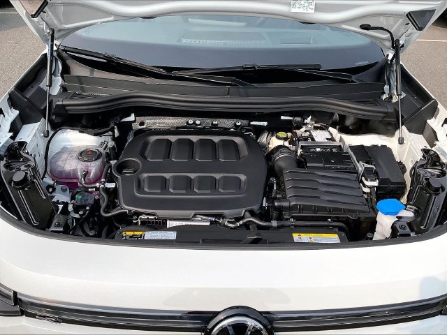 New 2026 Volkswagen Tiguan SE R-Line FWD image 17