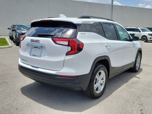 Used 2024 GMC Terrain SLE w/ Driver Convenience Package FWD image 5