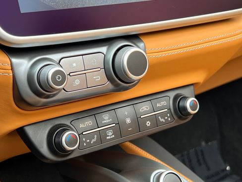 Used 2019 Ferrari Portofino RWD image 23