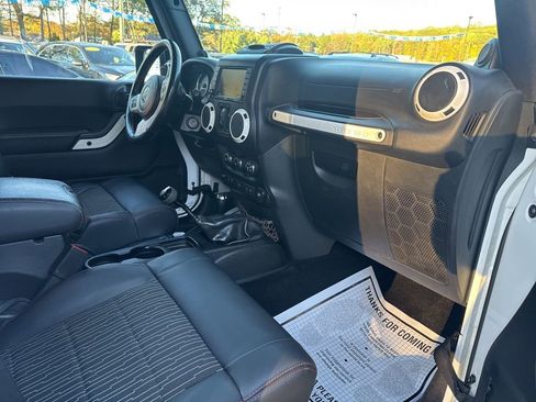 Used 2012 Jeep Wrangler Unlimited Sahara image 45