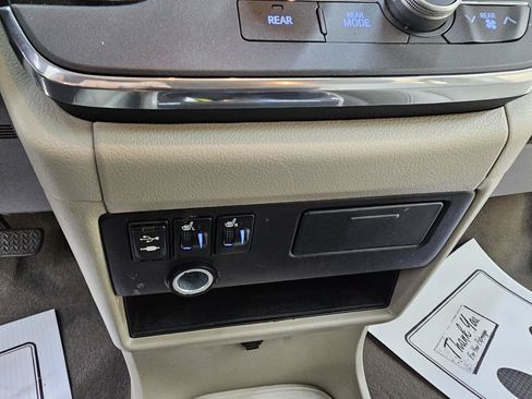 Used 2015 Toyota Sienna XLE w/ XLE Navigation Package FWD image 35