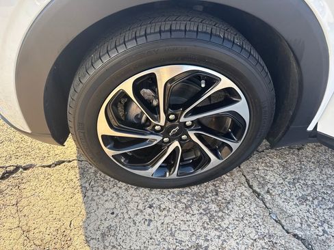 Used 2023 Chevrolet Bolt EUV Premier w/ Sun & Sound Package image 25