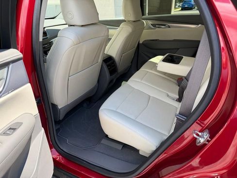 Used 2024 Cadillac XT5 Premium Luxury AWD/4WD image 9