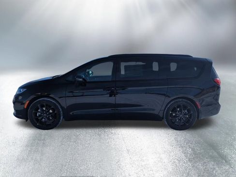 New 2026 Chrysler Pacifica Select w/ S Appearance Package image 3