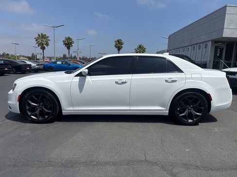 Certified 2023 Chrysler 300 S RWD image 4