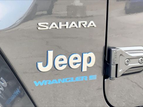 Used 2023 Jeep Wrangler Unlimited Sahara w/ Cold Weather Group AWD/4WD image 27
