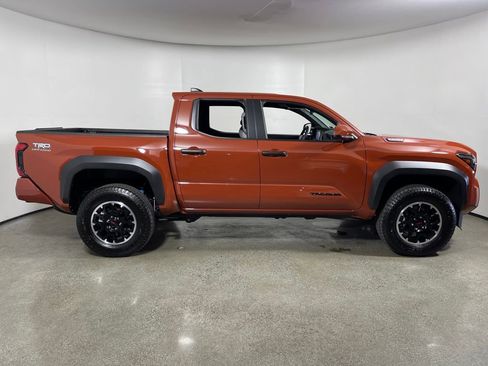 Certified 2025 Toyota Tacoma TRD Off-Road image 2