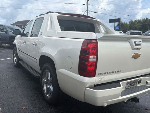 Used 2013 Chevrolet Avalanche LTZ AWD/4WD image 5