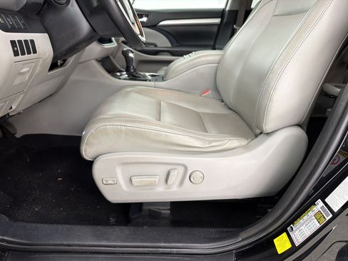 Used 2018 Toyota Highlander XLE FWD image 14