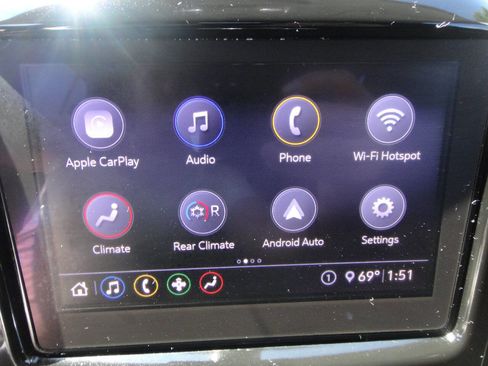 Used 2020 Chevrolet Traverse LT image 10