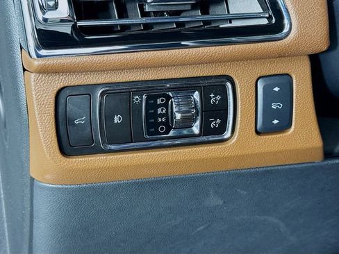 Used 2023 Lincoln Navigator Reserve AWD/4WD image 10